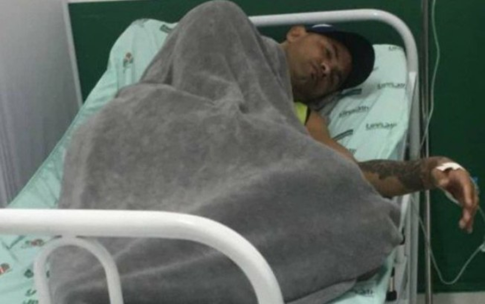 Após Bruno ser internado por intoxicação, dono do restaurante tem carro apedrejado