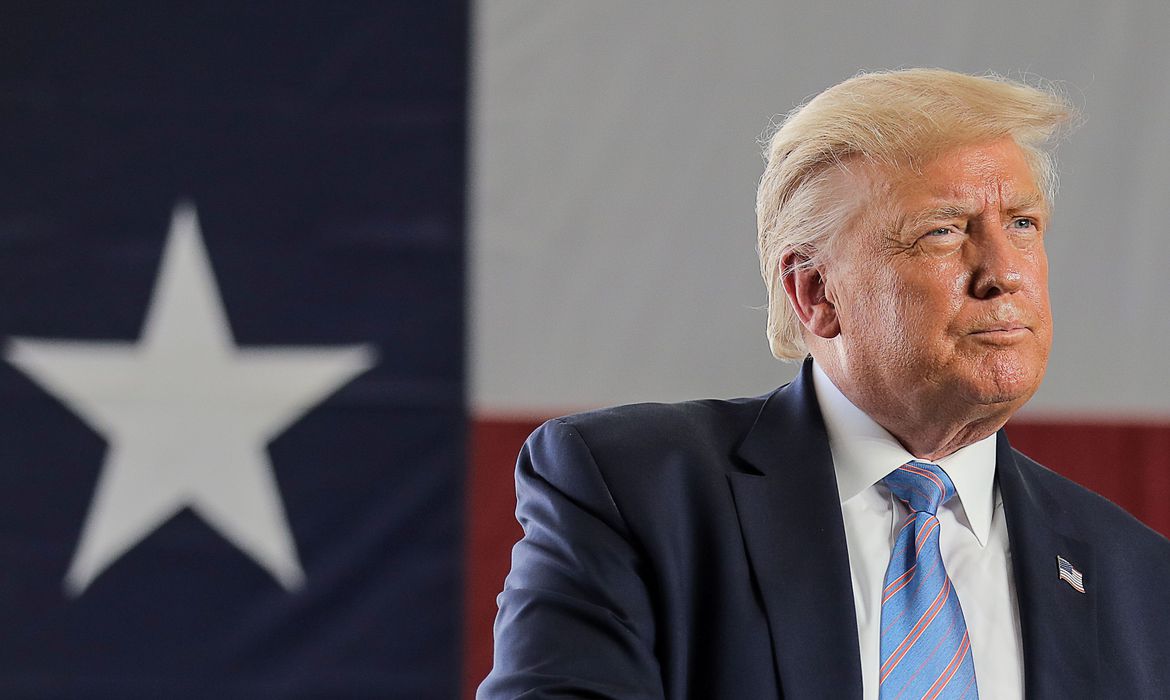 Trump diz que deixará hospital nesta segunda-feira