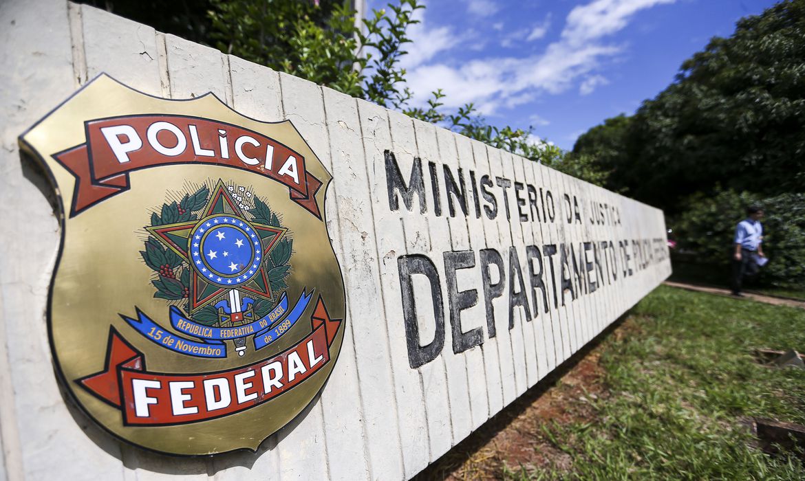 Polícia Federal desarticula venda de vagas em prisões
