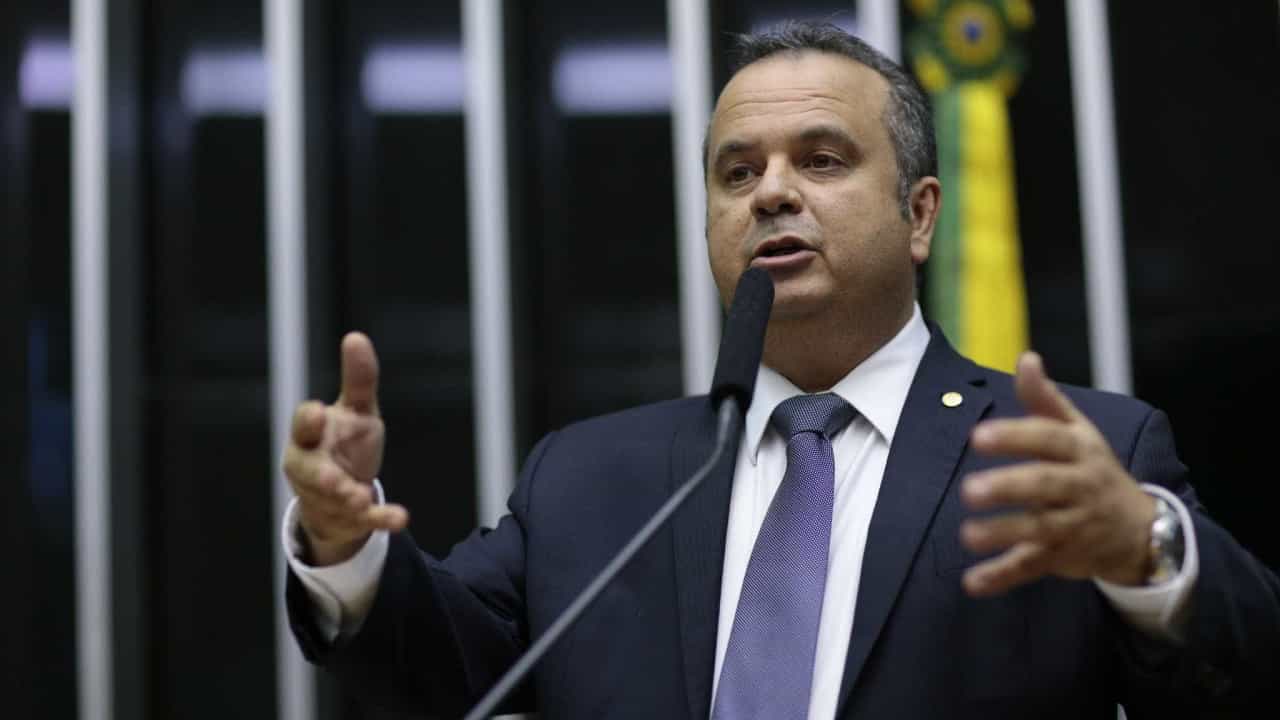 Entre 5 ministros que recebem ‘extra’ no salário, Marinho é o que mais se beneficia