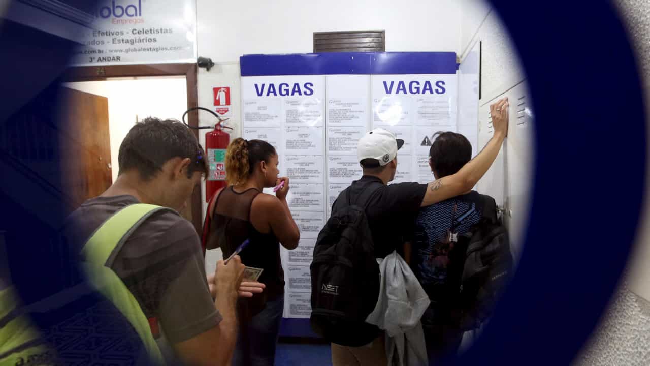 Desemprego atinge 14 milhões de pessoas na quarta semana de setembro