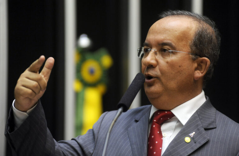 Senado negocia novos recursos para o Pronampe; taxa pode subir