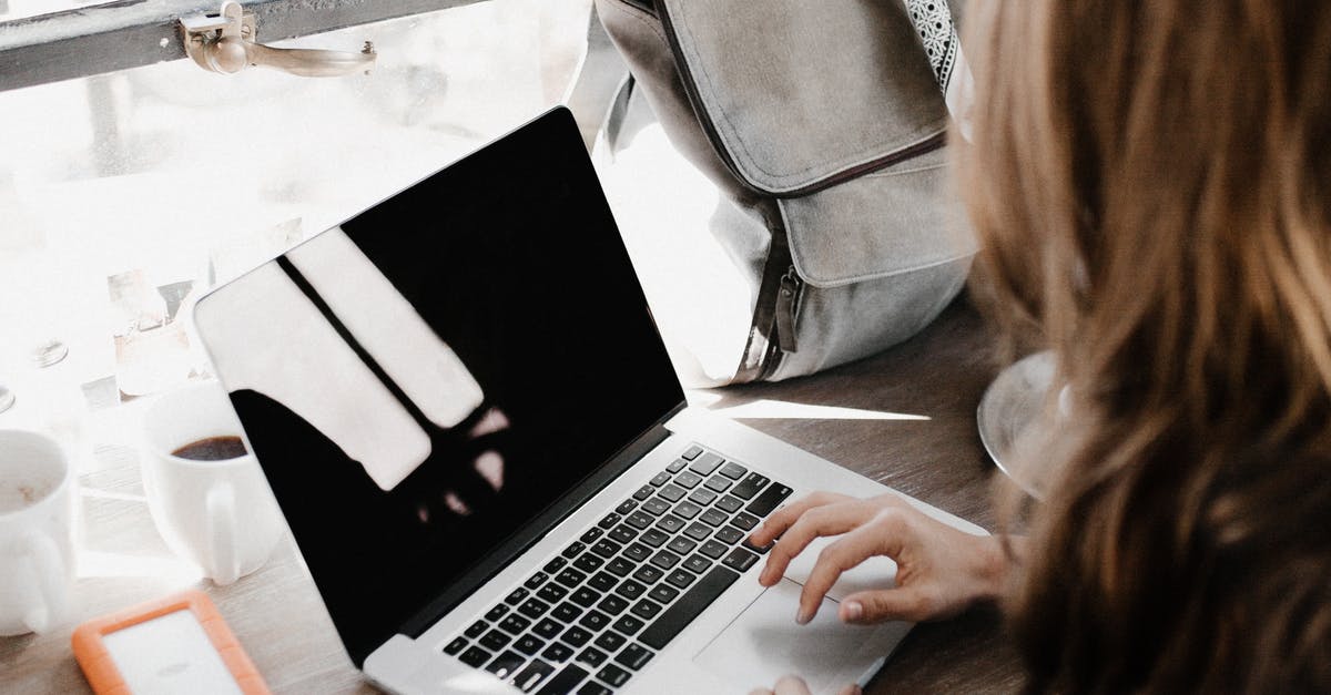 Mulher assiste a filme pornô gay e descobre que marido é um dos atores