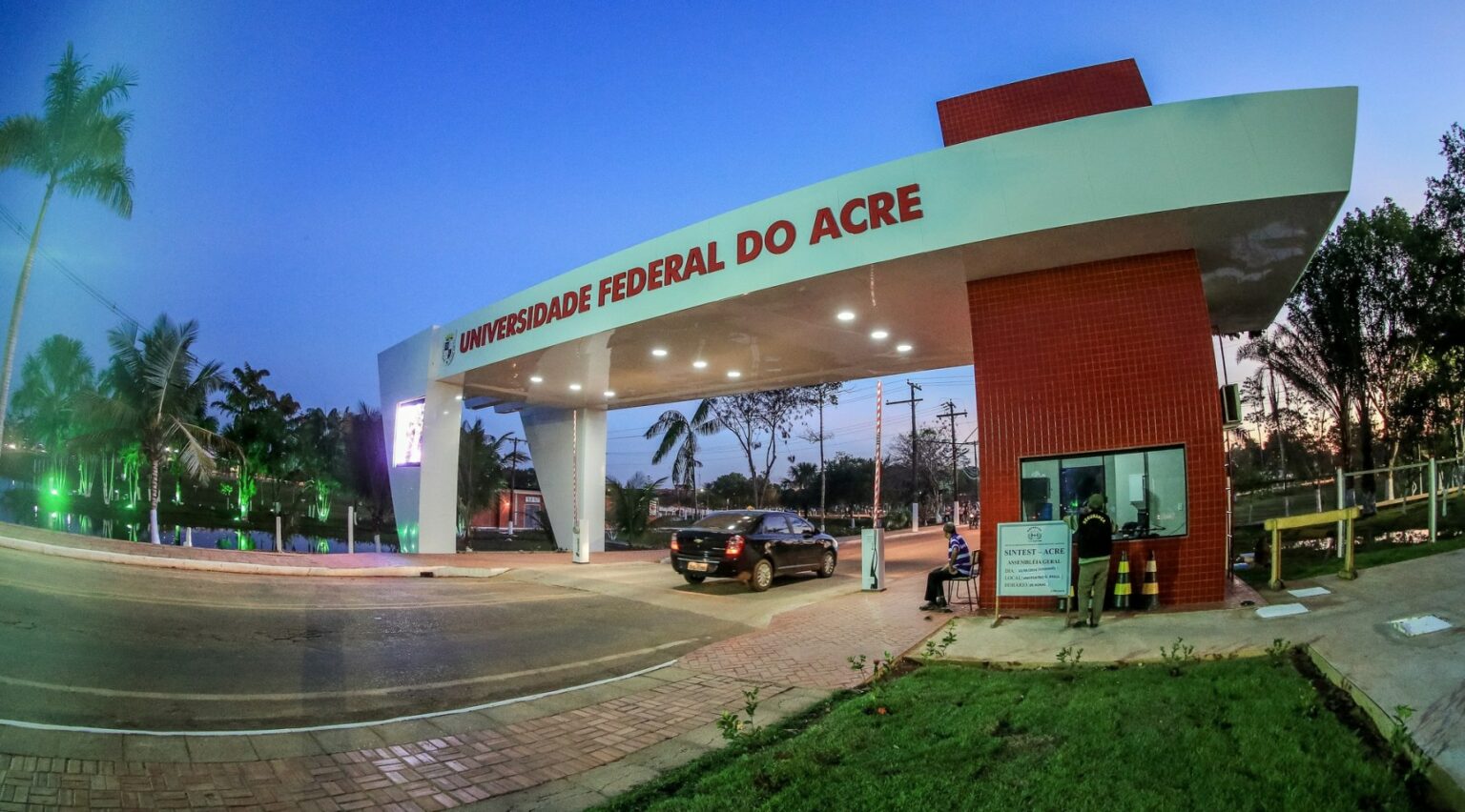 Professores da Universidade Federal do Acre decidem aderir à greve nacional
