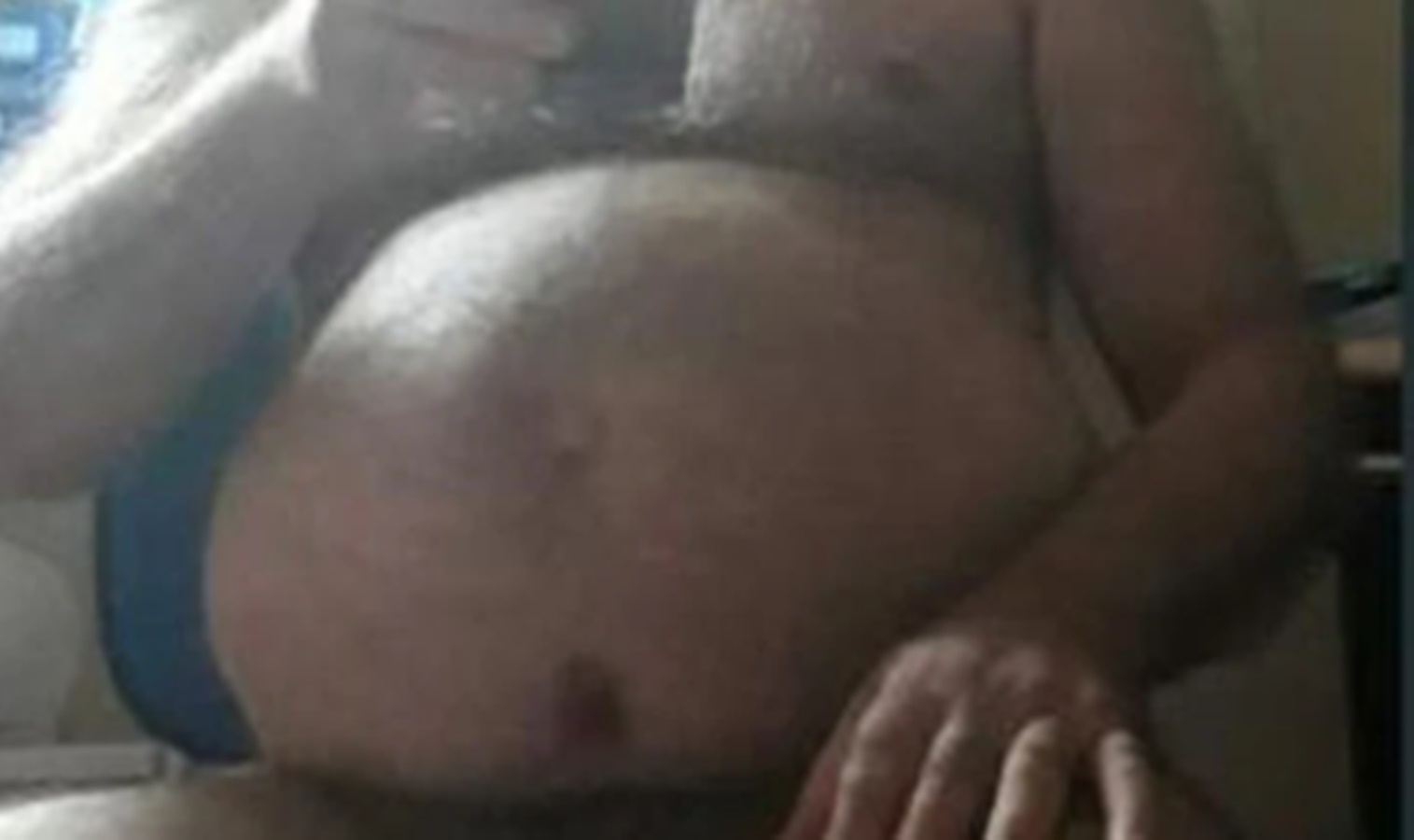 Professor manda nude por engano a alunos do 7º ano: “Beijos, pelados”