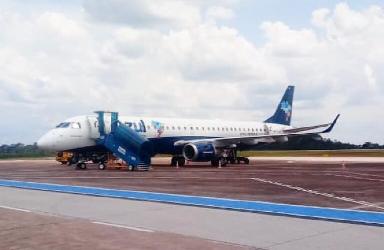 Gladson diz que Azul deve voltar a operar voos no Acre somente após a pandemia