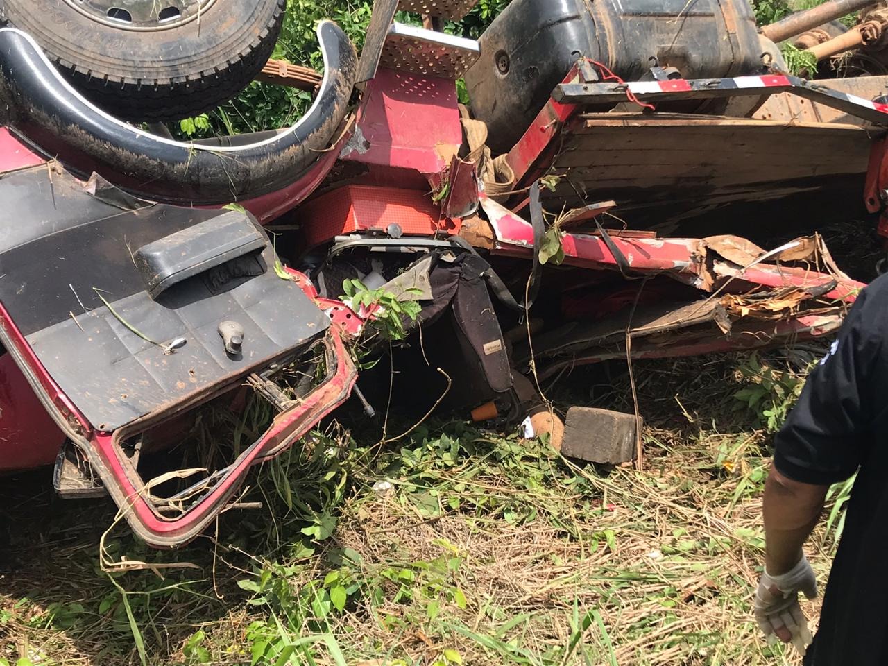 Trabalhadores morrem esmagados por caminhão na BR-364