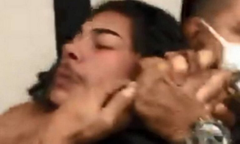 VÍDEO: artista é imobilizado com mata-leão por segurança em vagão do metrô