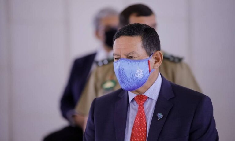 Curado da Covid-19, Mourão diz que tomará vacina: “É uma questão coletiva”