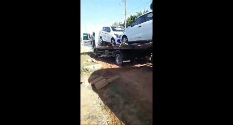 Vídeo: Caminhão do AcreCap atola em rua Sena: “Inaugurou esses dias”, diz moradora