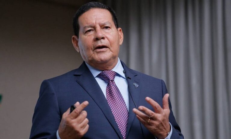 Número de mortos por Covid-19 no Brasil ‘ultrapassou o limite do bom senso’, diz Mourão