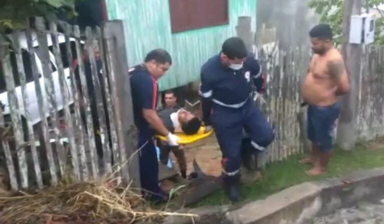 Homem alcoolizado perde controle do veículo e invade casa de idosa no interior