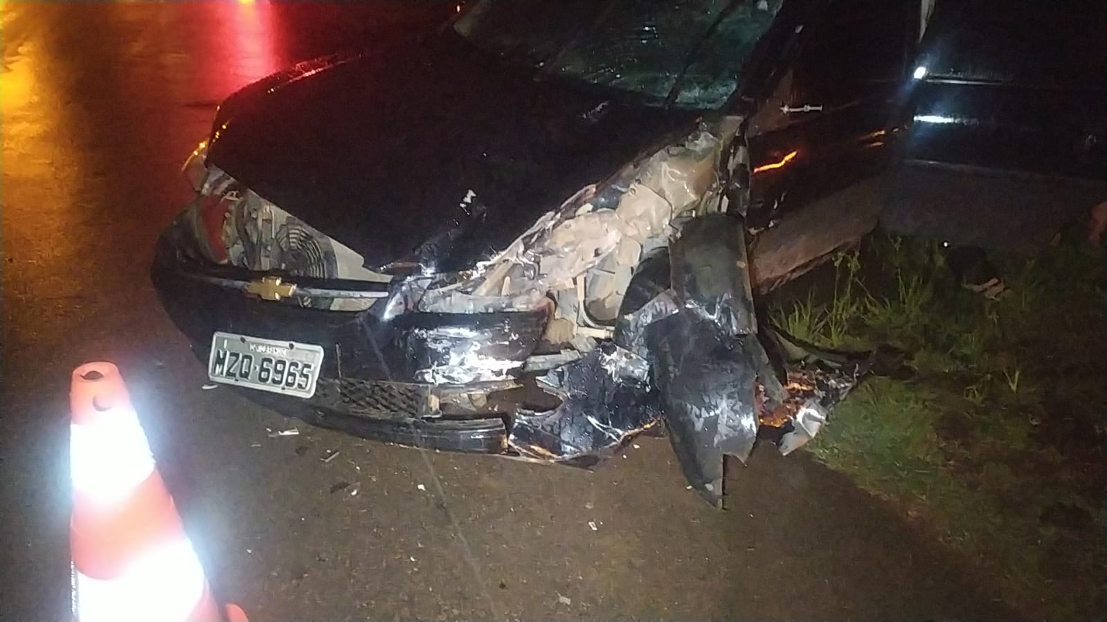 Acidente entre carro e moto na estrada de Porto Acre deixa motociclista em estado grave