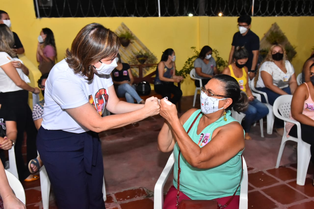Candidata à reeleição, Socorro Neri recebe apoio de mulheres da assistência social