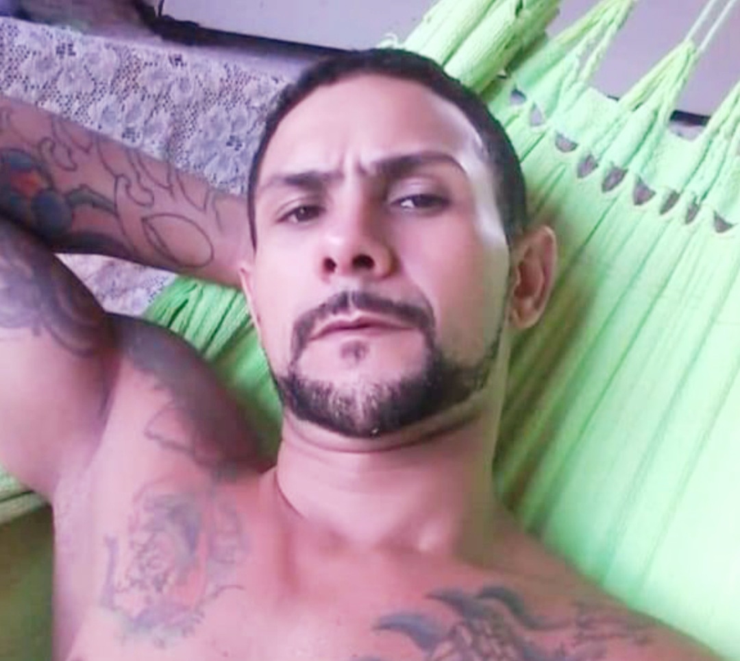 Corpo encontrado com marcas de 13 facadas em área de mata é de ex-presidiário