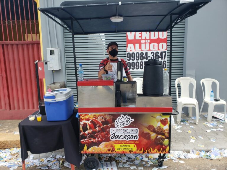 Caneta, suco e churrasquinho: comerciantes aproveitam Eleições no AC para faturar