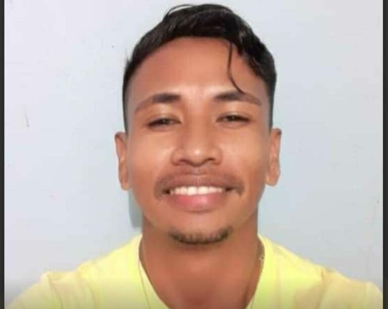 Jovem é morto com quatro tiros na frente da namorada no interior do Acre