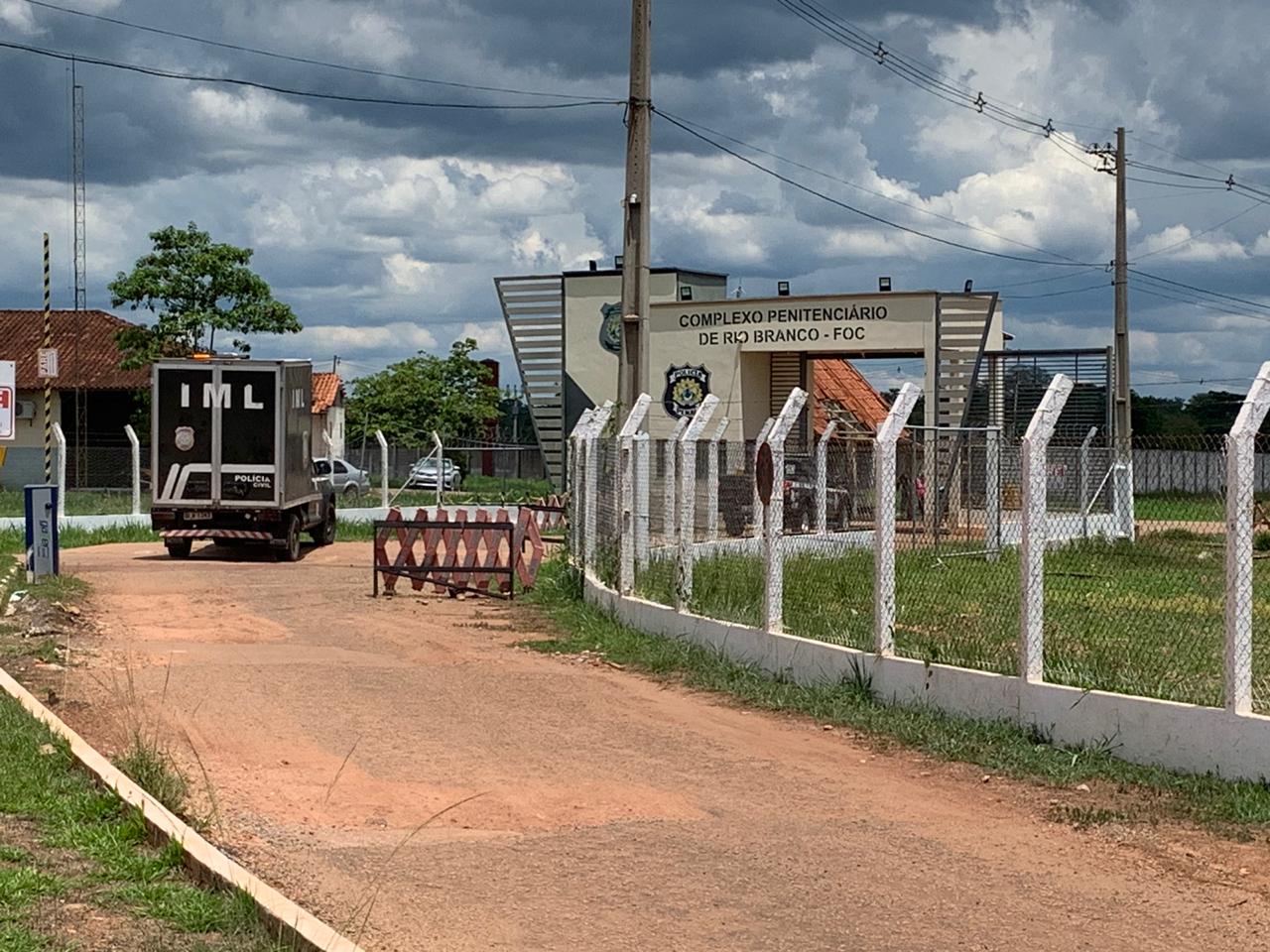 Mulher é degolada e tem pulso cortado no presídio Francisco de Oliveira Conde