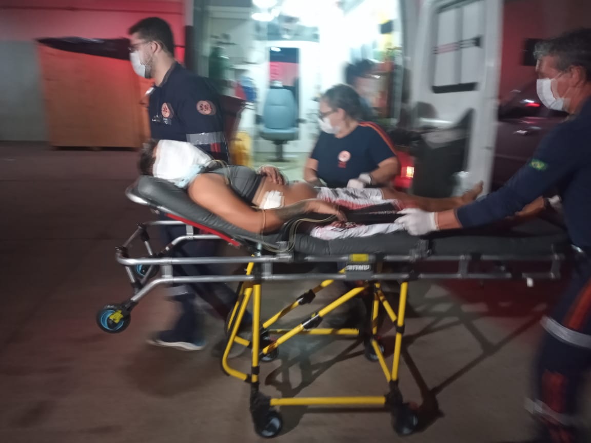Mulher esfaqueia namorada após discussão em bebedeira no Montanhês