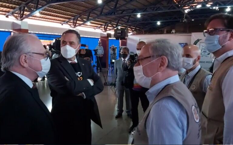 ‘Deixaram para baixar na última hora’, diz presidente do TSE sobre dificuldades no e-Título