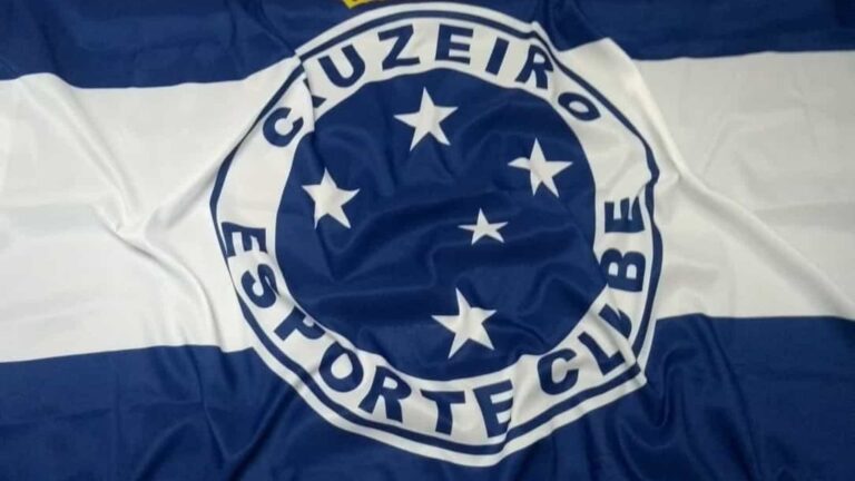 Cruzeiro faz duelo de ameaçados contra Figueirense