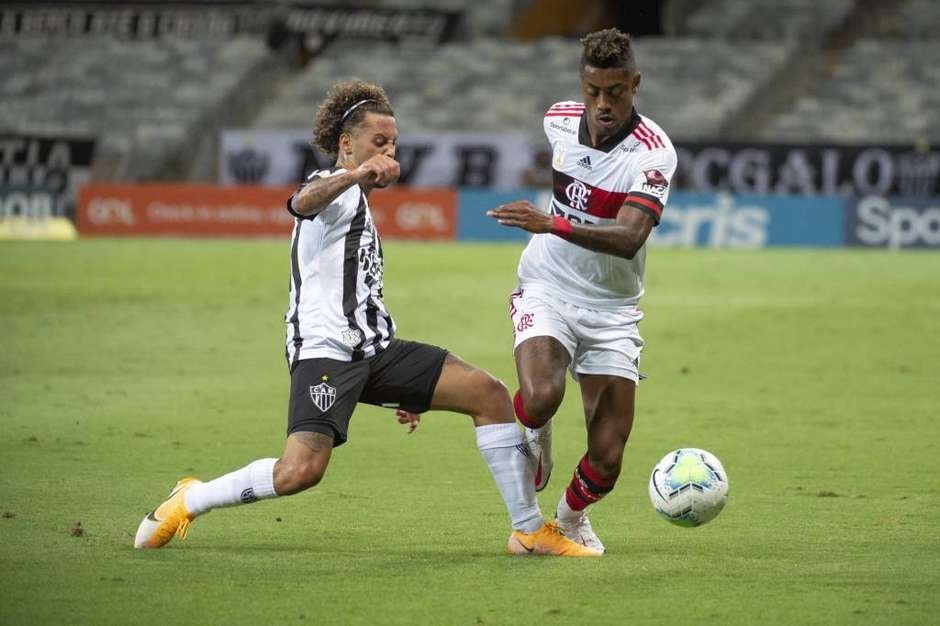 Com falhas na defesa, Flamengo é goleado por 4 a 0 pelo Atlético-MG