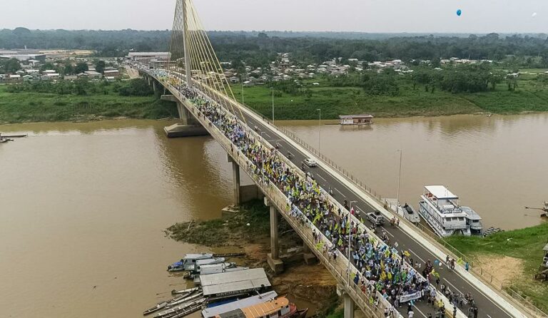 Maior caminhada da história leva milhares de apoiadores de Zequinha e Henrique às ruas de CZS