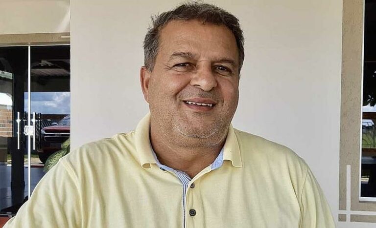 Reeleito, prefeito de Mâncio Lima aumenta o próprio salário para mais de R$ 15 mil