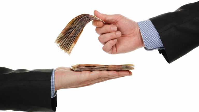 Com Selic a 3,5%, quanto rende investir R$ 1.000 em poupança, Tesouro ou fundo