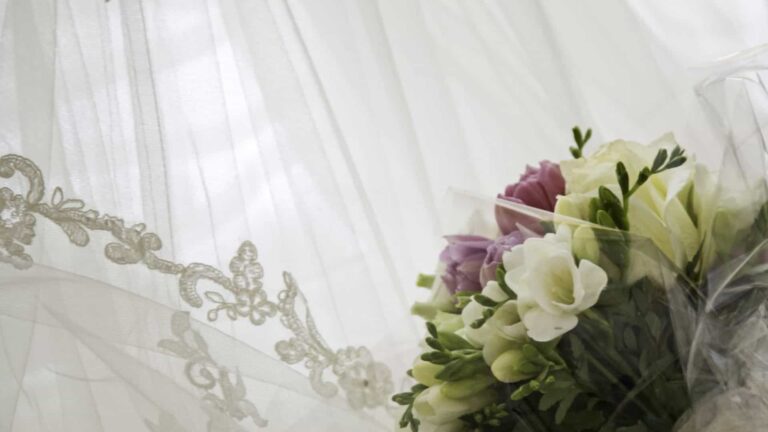 Surto em casamento mata sete pessoas que não estiveram na cerimônia