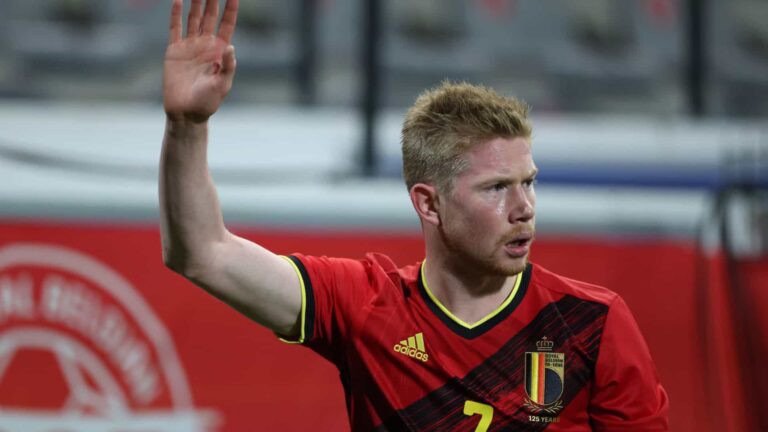 De Bruyne negocia renovação com o City