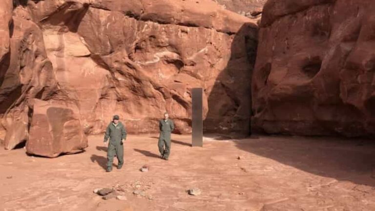 Objeto metálico misterioso é descoberto em zona remota do deserto