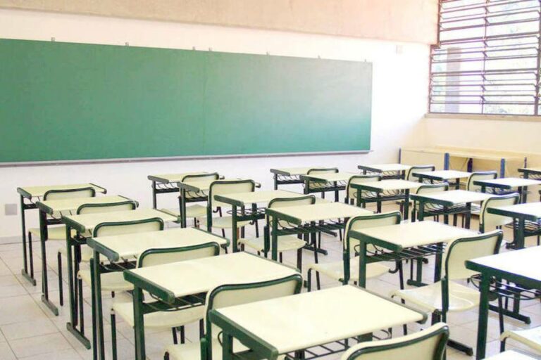 Rio Branco quer vacinar profissionais da educação para retomada das aulas 