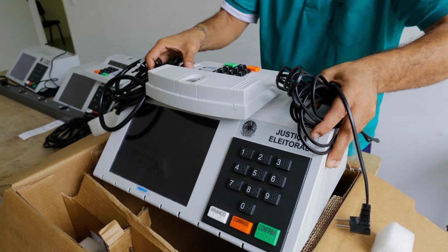 TSE informa que cinco urnas eletrônicas foram substituídas no Acre