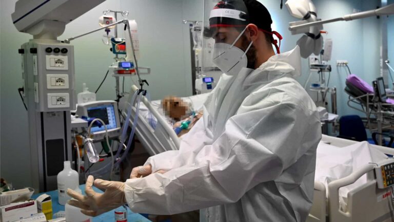 Brasil contabiliza média móvel diária de 518 mortes pela covid-19