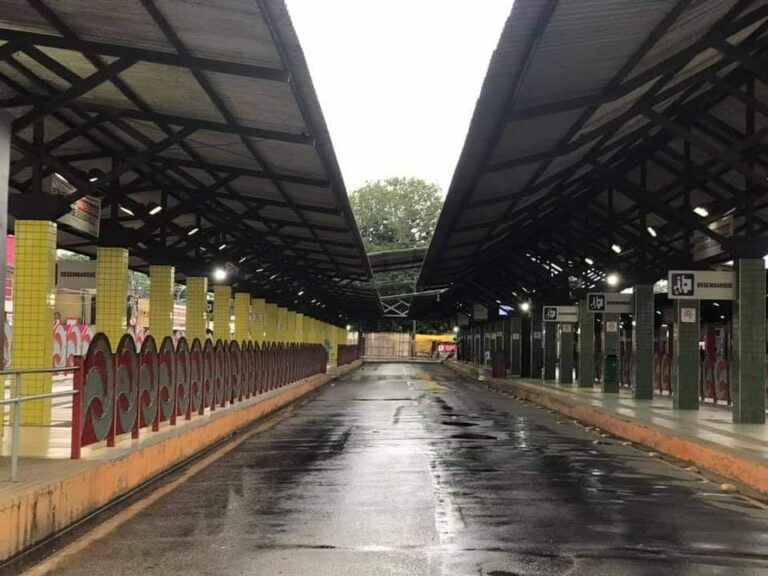 Vereadores barram repasse e Rio Branco amanhece sem ônibus pelo 2° dia consecutivo