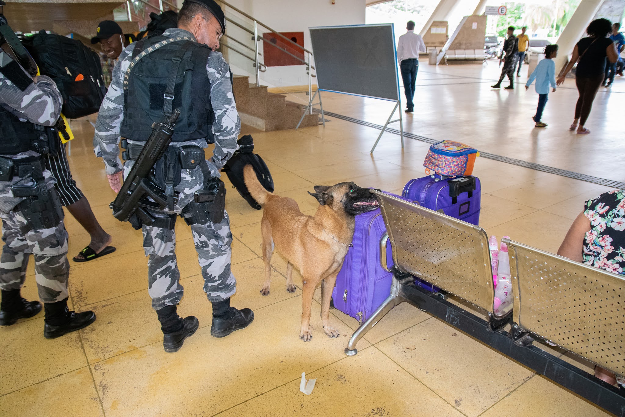 Polícia Militar realiza ações na Rodoviária Internacional de Rio Branco