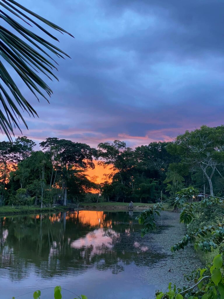 Pôr do sol na lagoa do Alto Santo em  Rio Branco