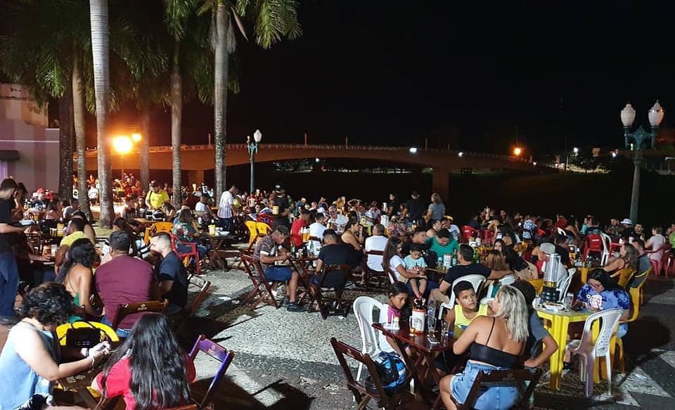 Com explosão de casos de covid, aglomeração no Novo Mercado Velho chama atenção