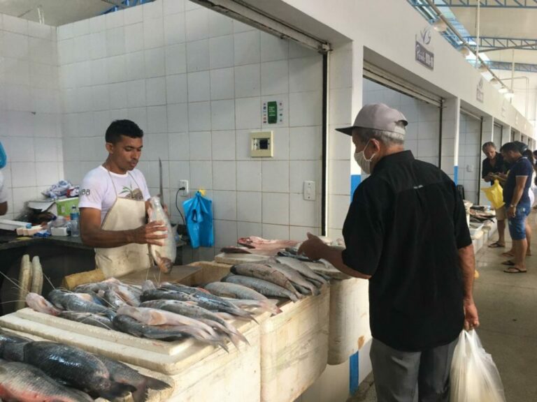 Em Cruzeiro do Sul, consumidores trocam carne de boi por peixe, devido alta dos preços