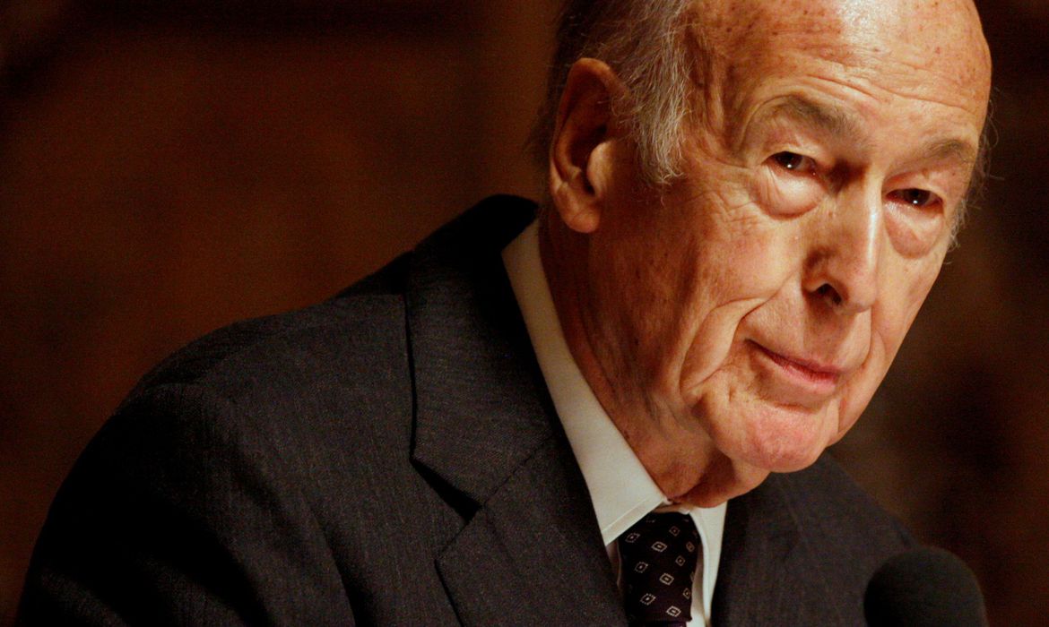 Ex-presidente da França morre aos 94 anos por complicações da covid-19