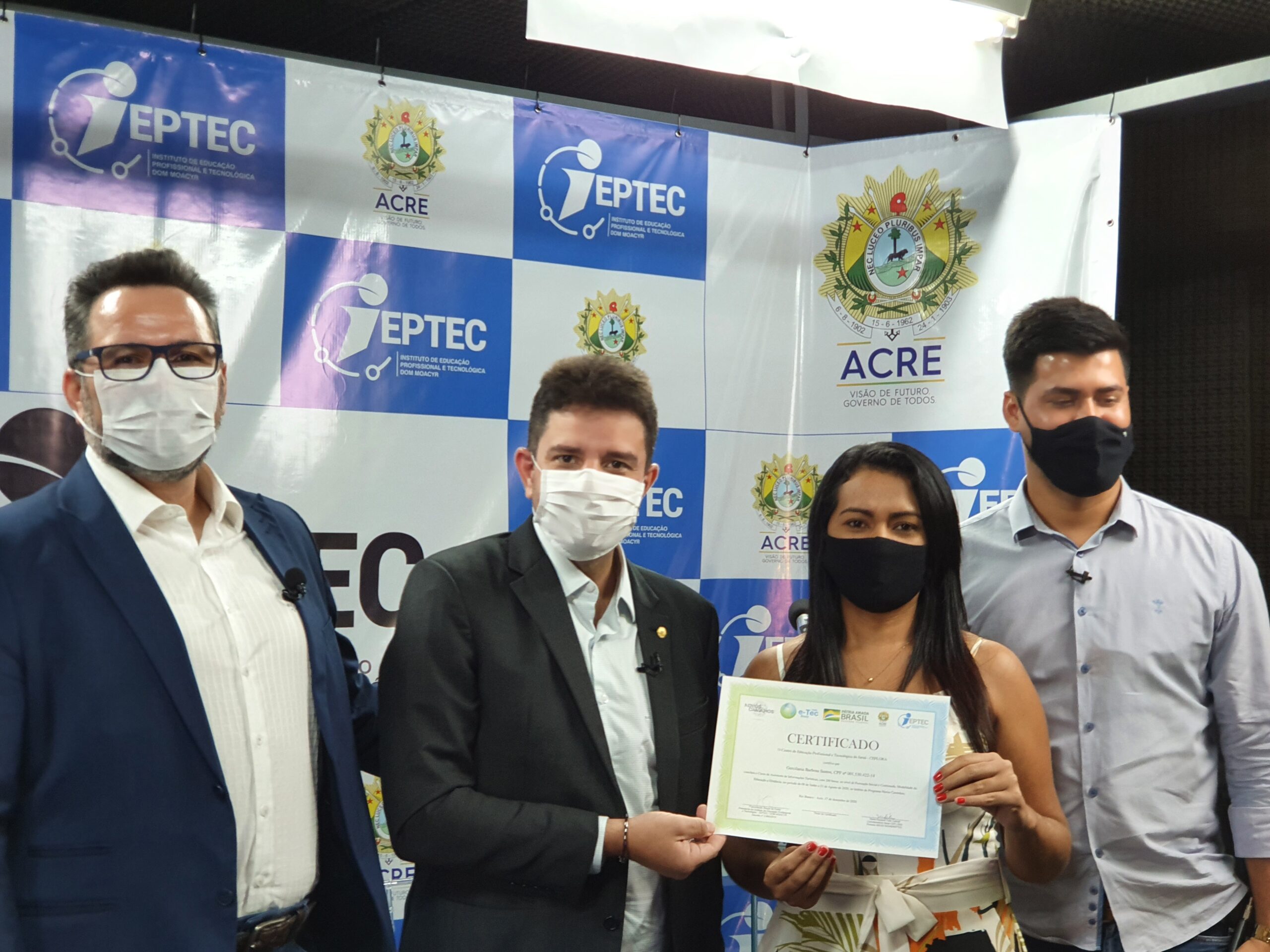 Alan Rick participa de entrega de certificados a alunos do IEPTEC