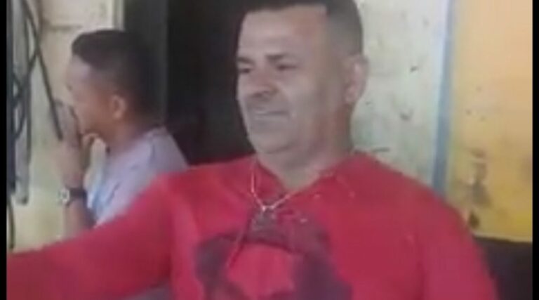 Vídeo: no AC, homem encontra bolsa com R$ 600 e dois celulares e devolve à dona