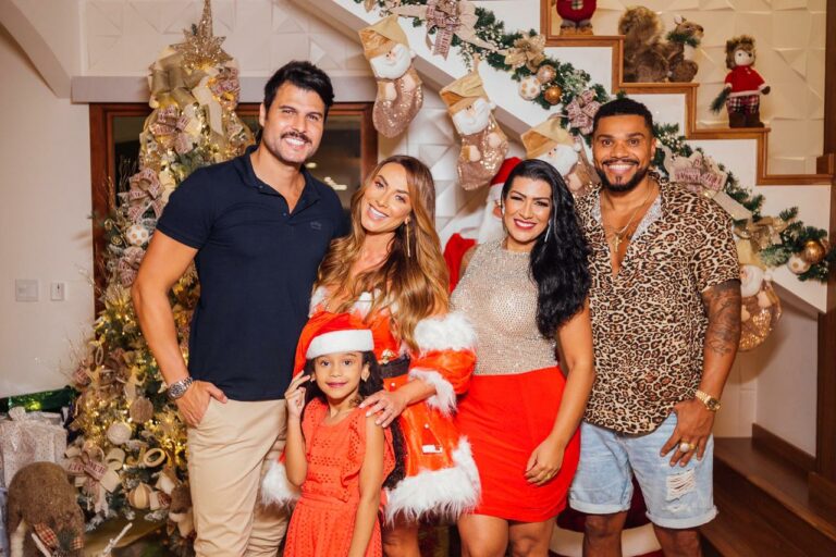 Exclusivo: Ao som de Naldo Benny, Marcelo Bimbi e Nicole reúnem famosos no Natal
