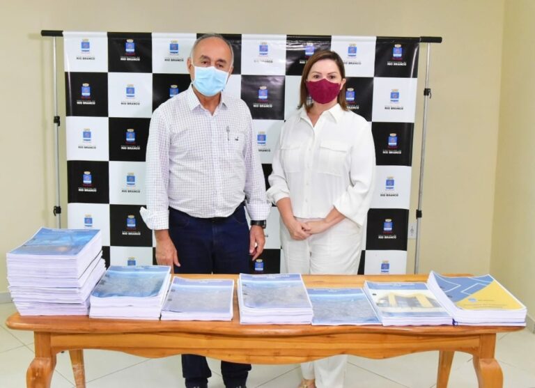 Socorro Neri entrega o Relatório de Transição ao prefeito eleito Tião Bocalom