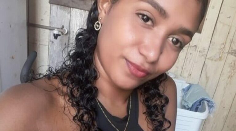 Mãe que saiu para bar é indiciada pela morte dos 3 filhos carbonizados em Rio Branco