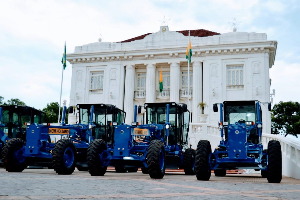 Governo do Acre investe R$ 40 milhões em máquinas pesadas
