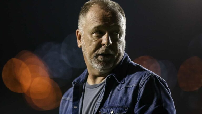 Após derrota e discussão com Gerson, Mano Menezes é demitido