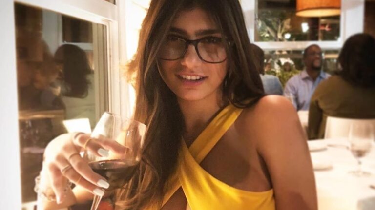 Ex-atriz pornô chora após atleta preferido da NBA ter sido trocado