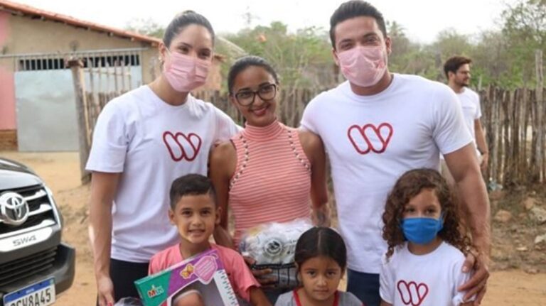 Wesley Safadão e Thyane Dantas doam alimentos e brinquedos: veja fotos
